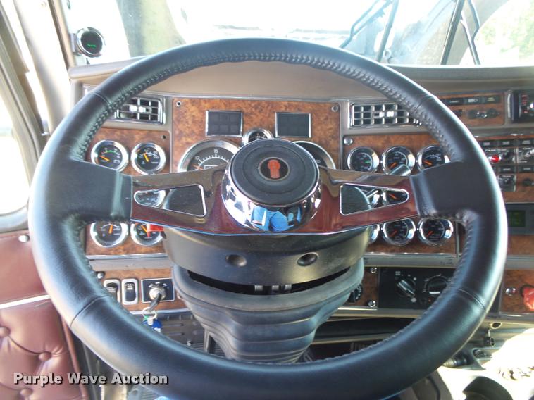 image for item DB7431 2003 Kenworth T800 semi truck