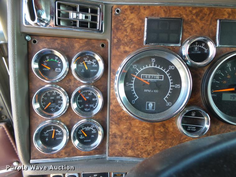 image for item DB7431 2003 Kenworth T800 semi truck