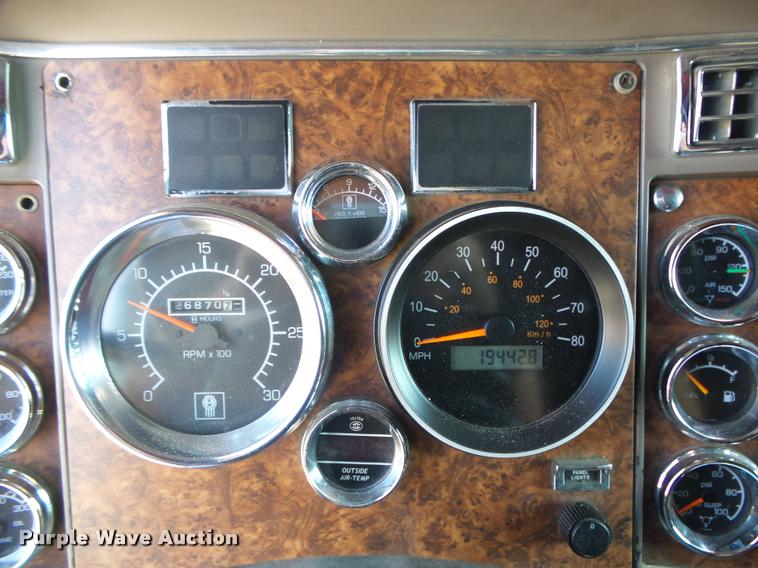 image for item DB7431 2003 Kenworth T800 semi truck