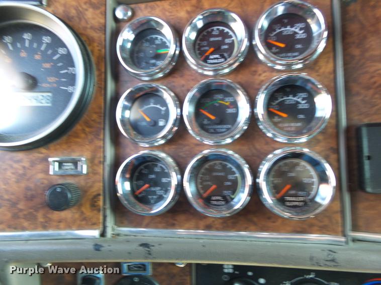 image for item DB7431 2003 Kenworth T800 semi truck