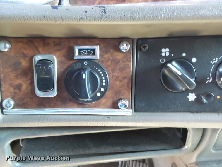 image for item DB7431 2003 Kenworth T800 semi truck