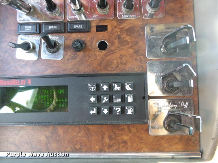 image for item DB7431 2003 Kenworth T800 semi truck