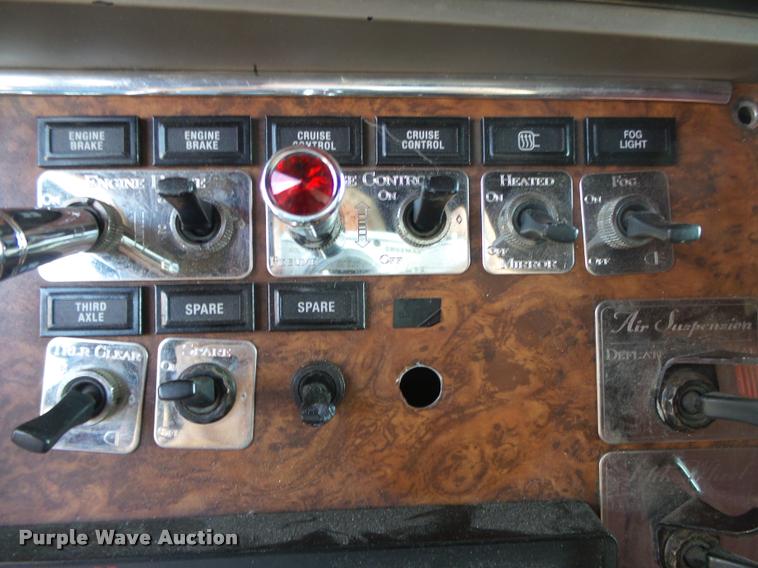 image for item DB7431 2003 Kenworth T800 semi truck