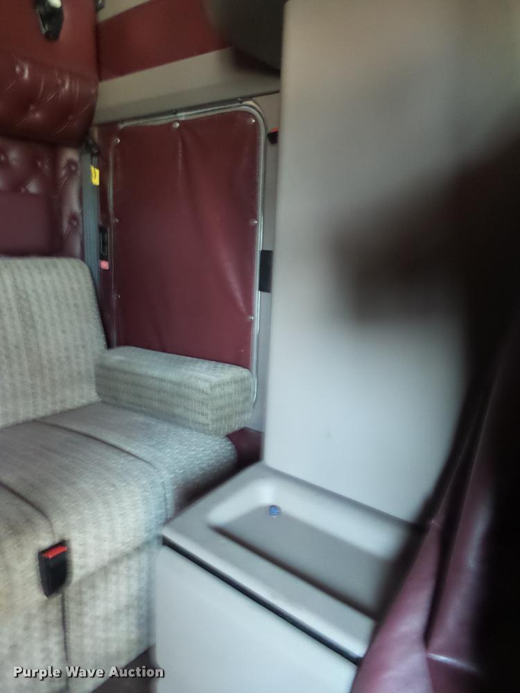 image for item DB7431 2003 Kenworth T800 semi truck