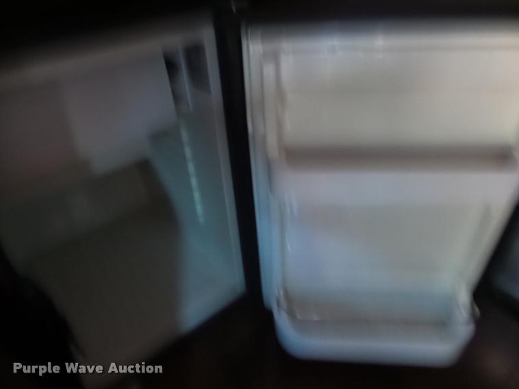 image for item DB7431 2003 Kenworth T800 semi truck