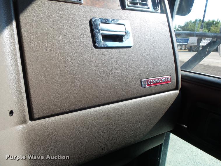 image for item DB7431 2003 Kenworth T800 semi truck