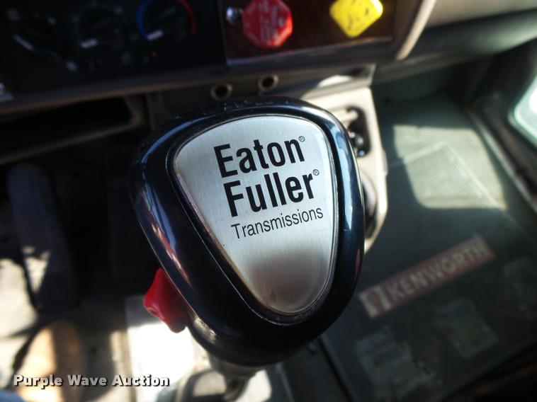 image for item DB7431 2003 Kenworth T800 semi truck