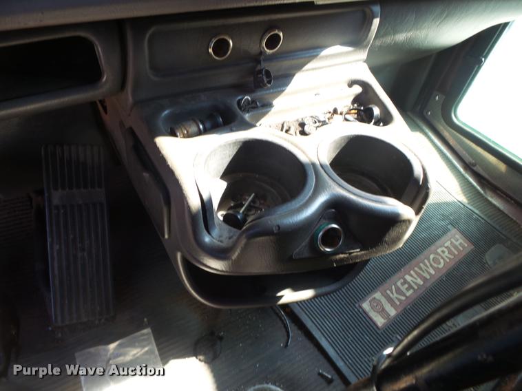 image for item DB7431 2003 Kenworth T800 semi truck