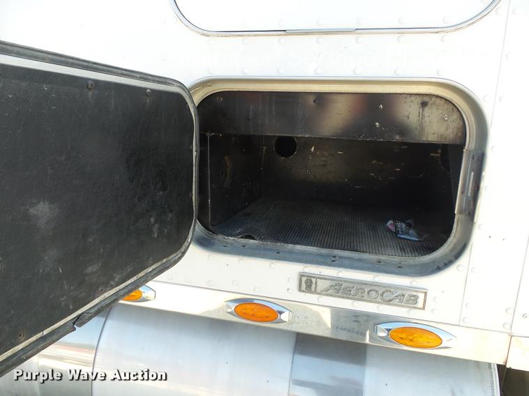 image for item DB7431 2003 Kenworth T800 semi truck