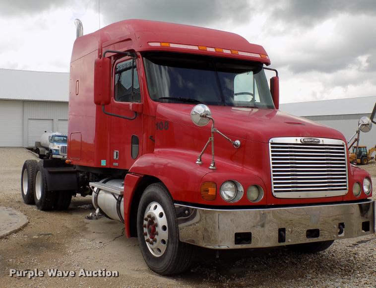 image for item DC4935 2003 Freightliner ST120 semi truck