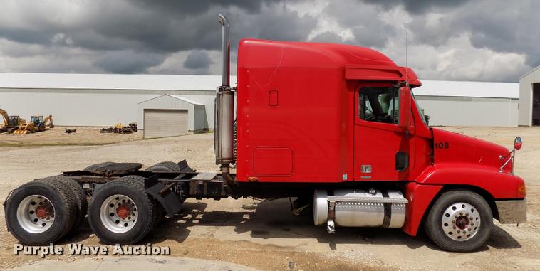 image for item DC4935 2003 Freightliner ST120 semi truck