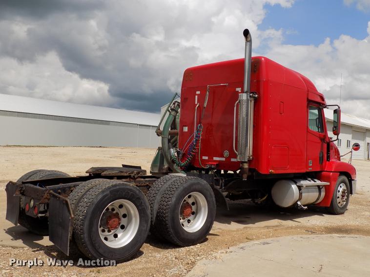 image for item DC4935 2003 Freightliner ST120 semi truck