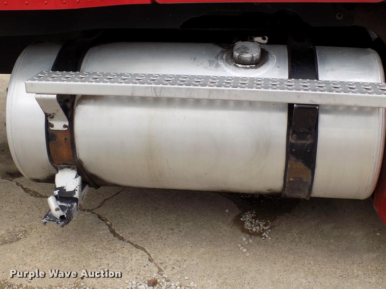 image for item DC4935 2003 Freightliner ST120 semi truck