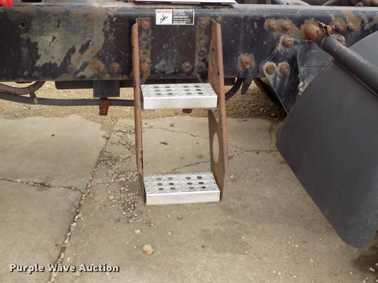 image for item DC4935 2003 Freightliner ST120 semi truck