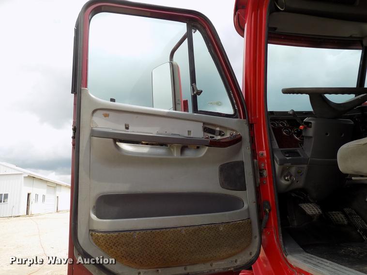 image for item DC4935 2003 Freightliner ST120 semi truck