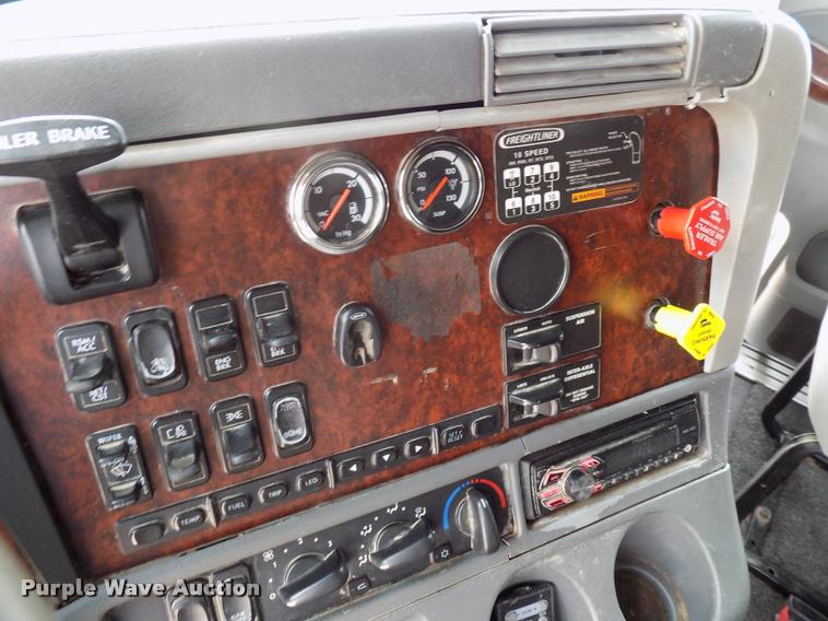 image for item DC4935 2003 Freightliner ST120 semi truck