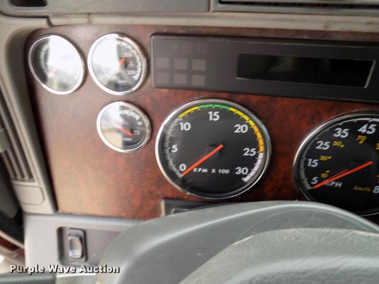 image for item DC4935 2003 Freightliner ST120 semi truck