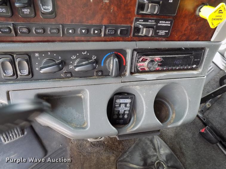 image for item DC4935 2003 Freightliner ST120 semi truck