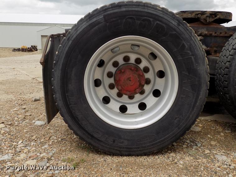 image for item DC4935 2003 Freightliner ST120 semi truck