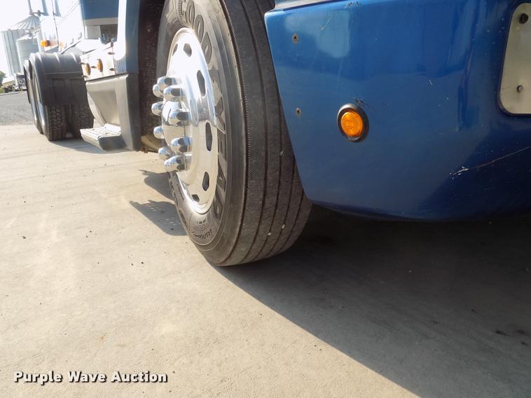 image for item DC4936 1993 Freightliner FDL112 semi truck