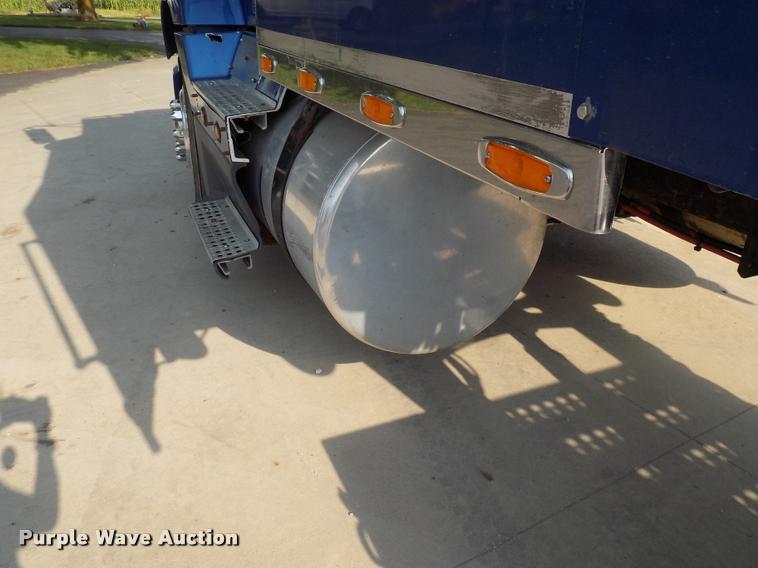 image for item DC4936 1993 Freightliner FDL112 semi truck