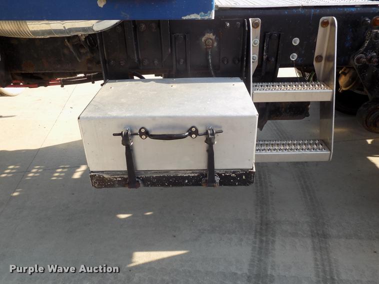 image for item DC4936 1993 Freightliner FDL112 semi truck