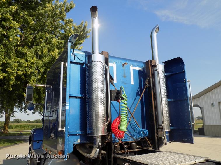 image for item DC4936 1993 Freightliner FDL112 semi truck