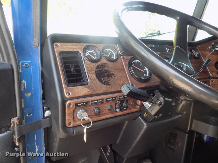 image for item DC4936 1993 Freightliner FDL112 semi truck