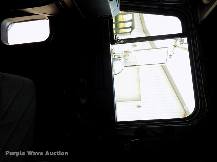 image for item DC4936 1993 Freightliner FDL112 semi truck