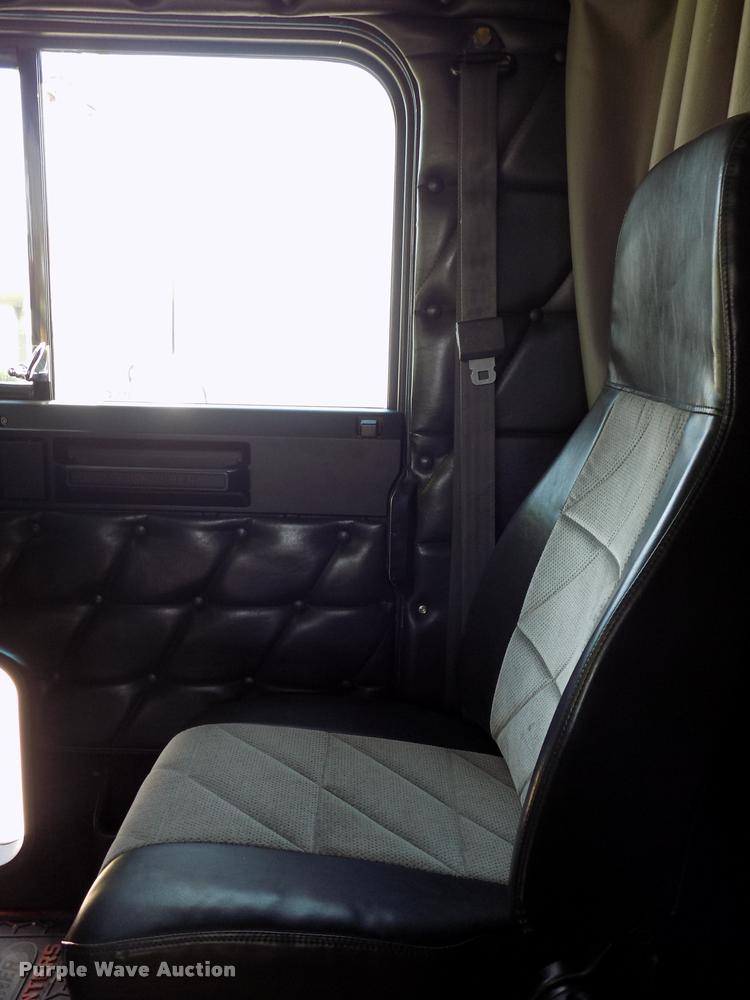 image for item DC4936 1993 Freightliner FDL112 semi truck