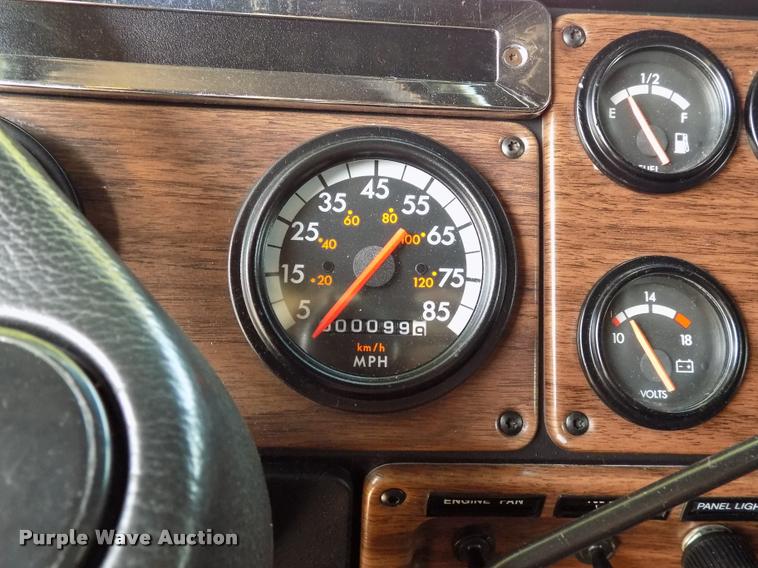 image for item DC4936 1993 Freightliner FDL112 semi truck