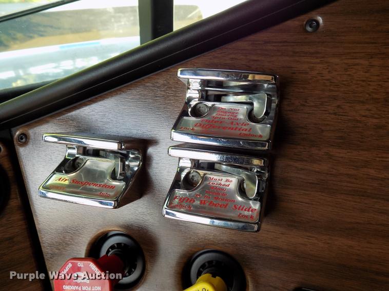 image for item DC4936 1993 Freightliner FDL112 semi truck