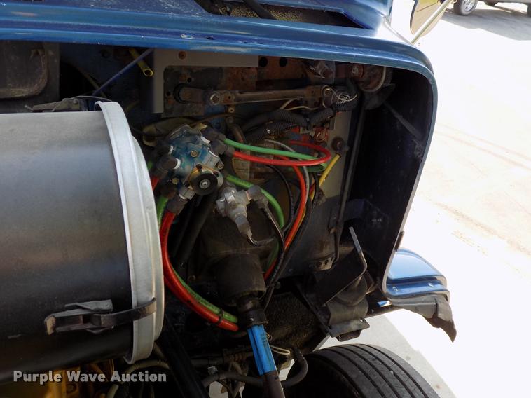 image for item DC4936 1993 Freightliner FDL112 semi truck