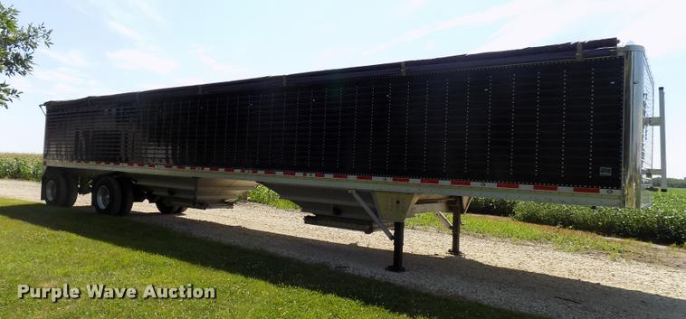 image for item DC4938 2016 Wilson Pace Setter triple hopper bottom grain trailer