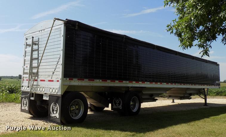 image for item DC4938 2016 Wilson Pace Setter triple hopper bottom grain trailer