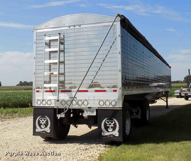 image for item DC4938 2016 Wilson Pace Setter triple hopper bottom grain trailer