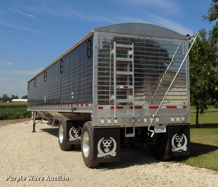 image for item DC4938 2016 Wilson Pace Setter triple hopper bottom grain trailer