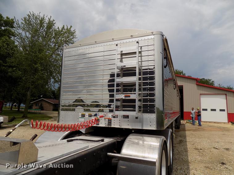 image for item DC4938 2016 Wilson Pace Setter triple hopper bottom grain trailer