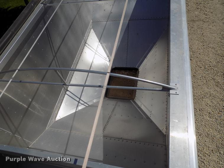 image for item DC4938 2016 Wilson Pace Setter triple hopper bottom grain trailer