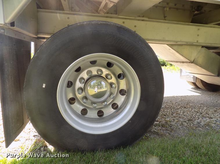 image for item DC4938 2016 Wilson Pace Setter triple hopper bottom grain trailer