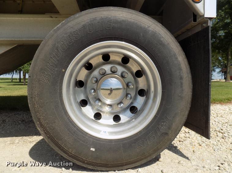 image for item DC4938 2016 Wilson Pace Setter triple hopper bottom grain trailer