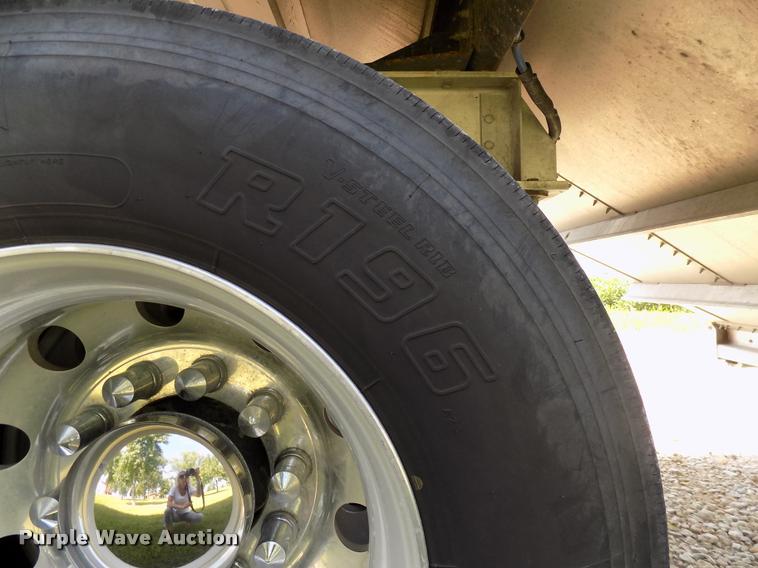 image for item DC4938 2016 Wilson Pace Setter triple hopper bottom grain trailer