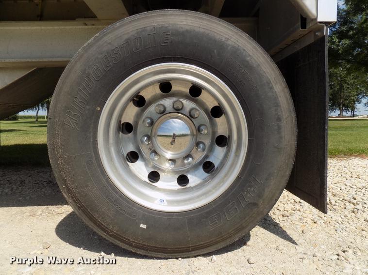 image for item DC4938 2016 Wilson Pace Setter triple hopper bottom grain trailer