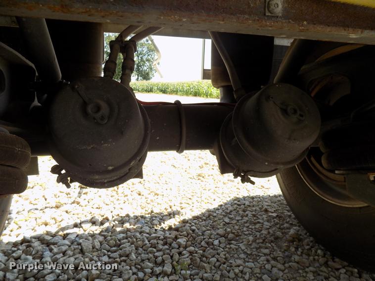 image for item DC4938 2016 Wilson Pace Setter triple hopper bottom grain trailer