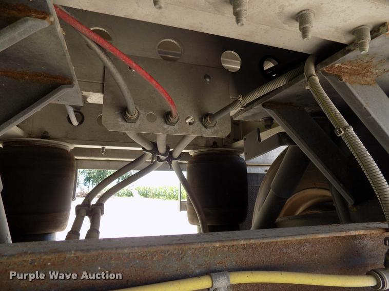 image for item DC4938 2016 Wilson Pace Setter triple hopper bottom grain trailer