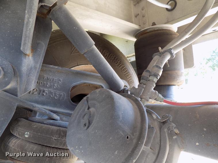 image for item DC4938 2016 Wilson Pace Setter triple hopper bottom grain trailer