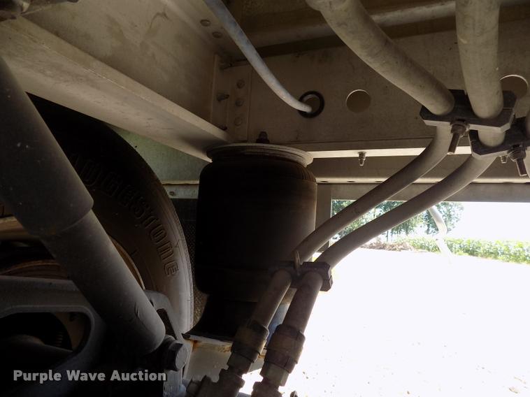 image for item DC4938 2016 Wilson Pace Setter triple hopper bottom grain trailer