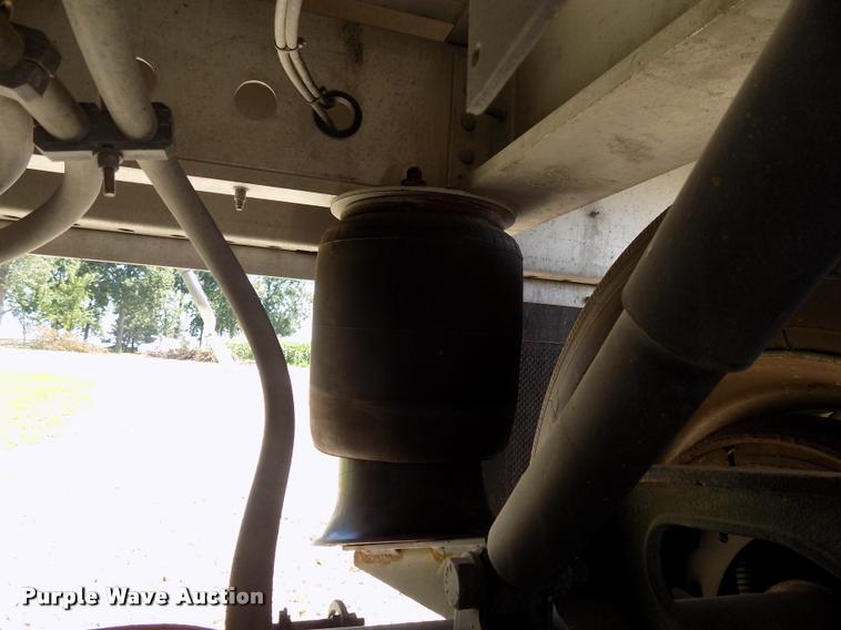 image for item DC4938 2016 Wilson Pace Setter triple hopper bottom grain trailer