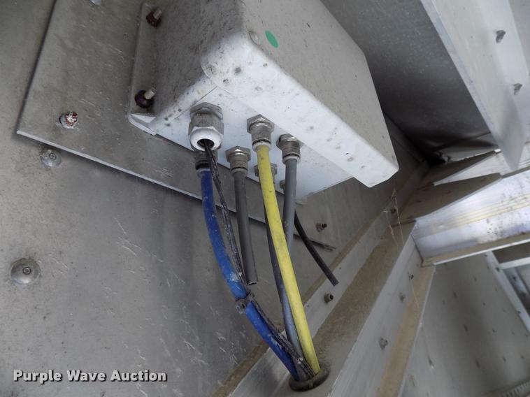 image for item DC4938 2016 Wilson Pace Setter triple hopper bottom grain trailer