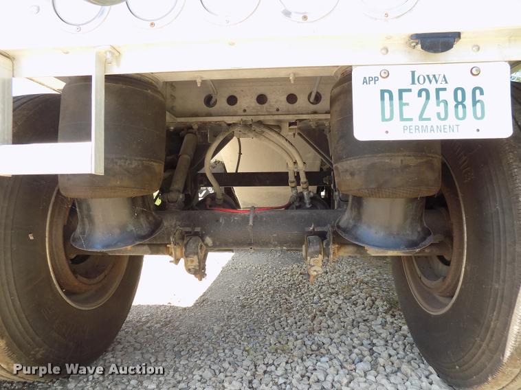 image for item DC4938 2016 Wilson Pace Setter triple hopper bottom grain trailer